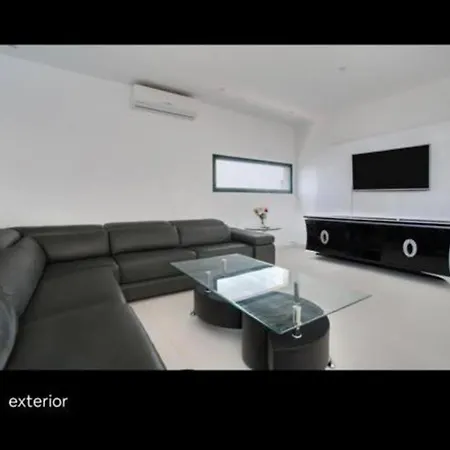 Spacious Private & Private Heated Pool - Sunshine *