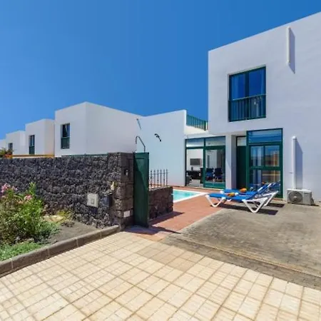 Spacious Private & Private Heated Pool - Sunshine Costa Teguise