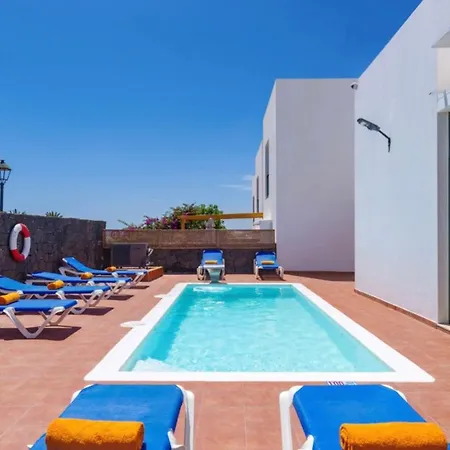 Spacious Private & Private Heated Pool - Sunshine * Costa Teguise