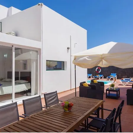 Spacious Private & Private Heated Pool - Sunshine